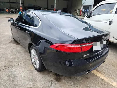 2016 Jaguar XF VIN: