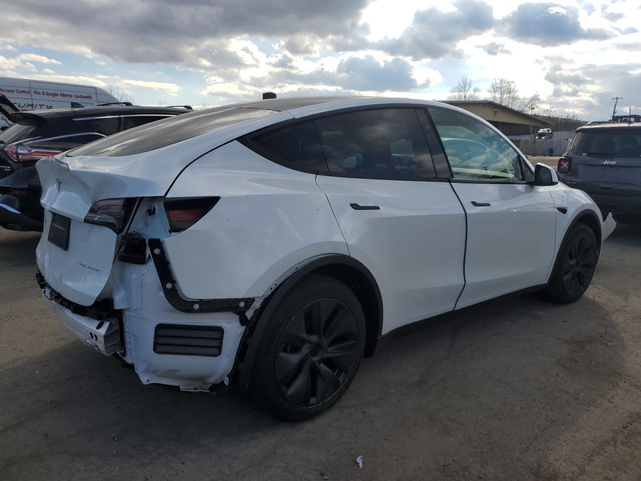 2024 TESLA MODEL Y  VIN:7SAYGDEE8RF133410