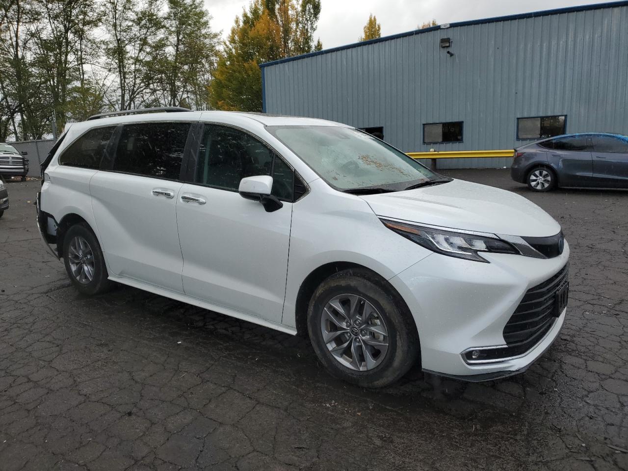 2022 TOYOTA SIENNA XLE VIN:5TDJRKEC6NS125999