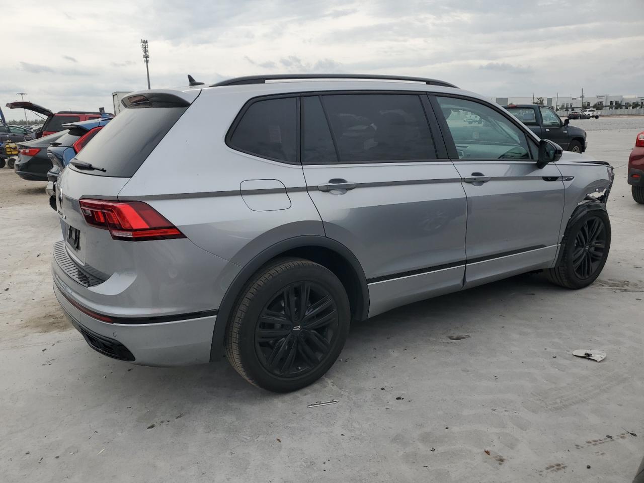 2022 VOLKSWAGEN TIGUAN SE R-LINE BLACK VIN:3VVCB7AX5NM148078
