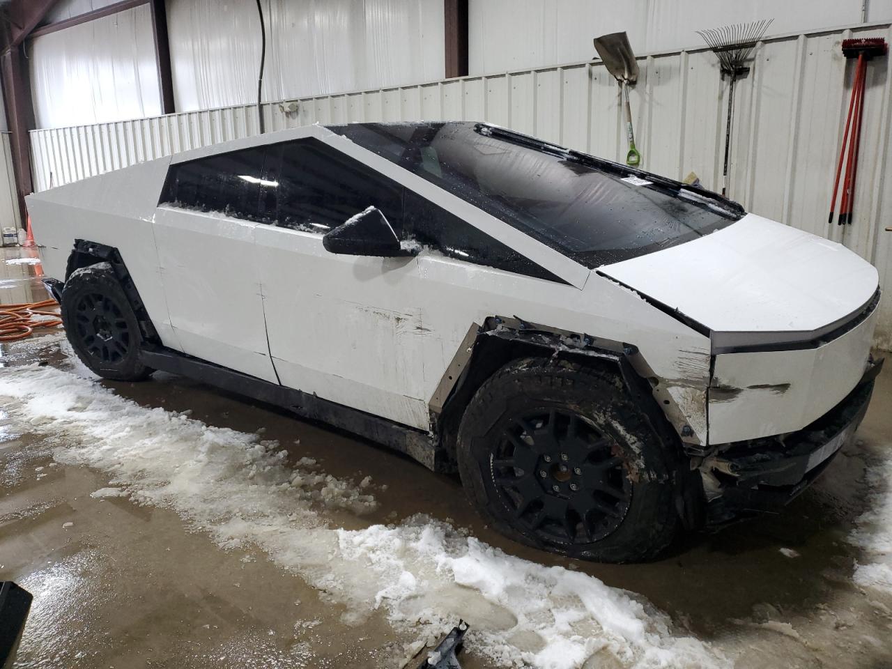 2024 TESLA CYBERTRUCK  VIN:7G2CEHED7RA019582
