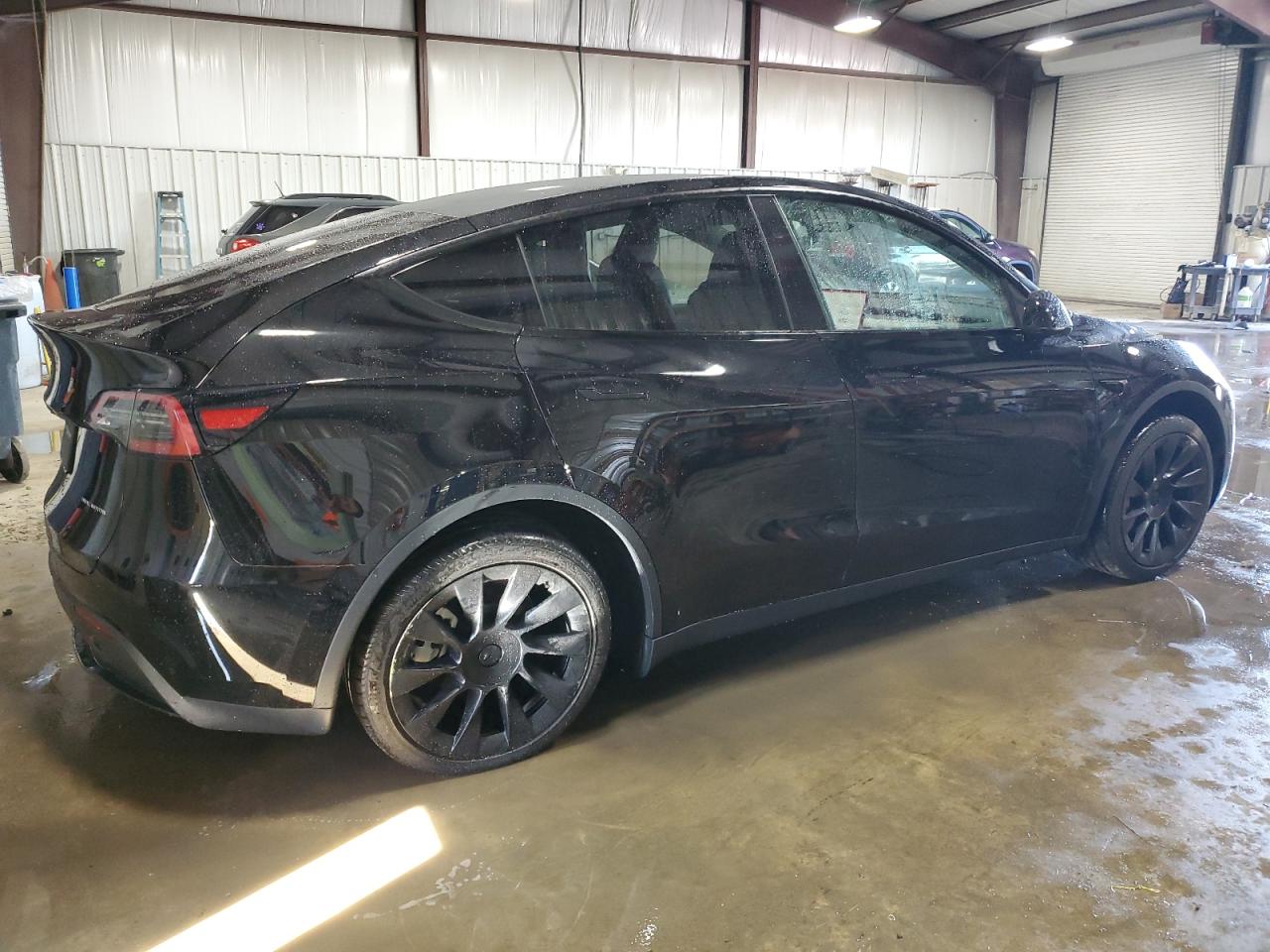 2024 TESLA MODEL Y  VIN:7SAYGDEE9RF130158