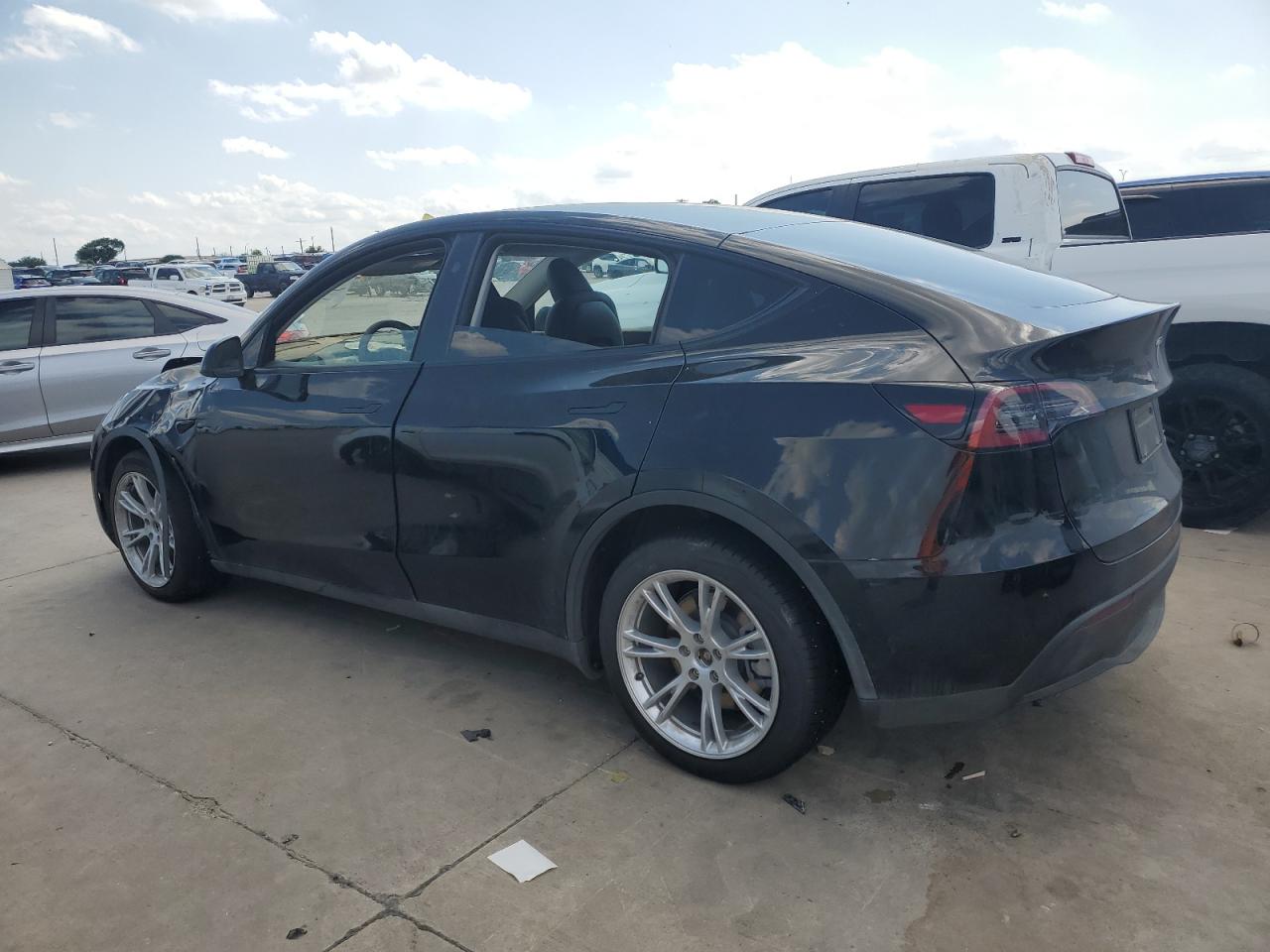 2023 TESLA MODEL Y  VIN:7SAYGDEE2PA183925