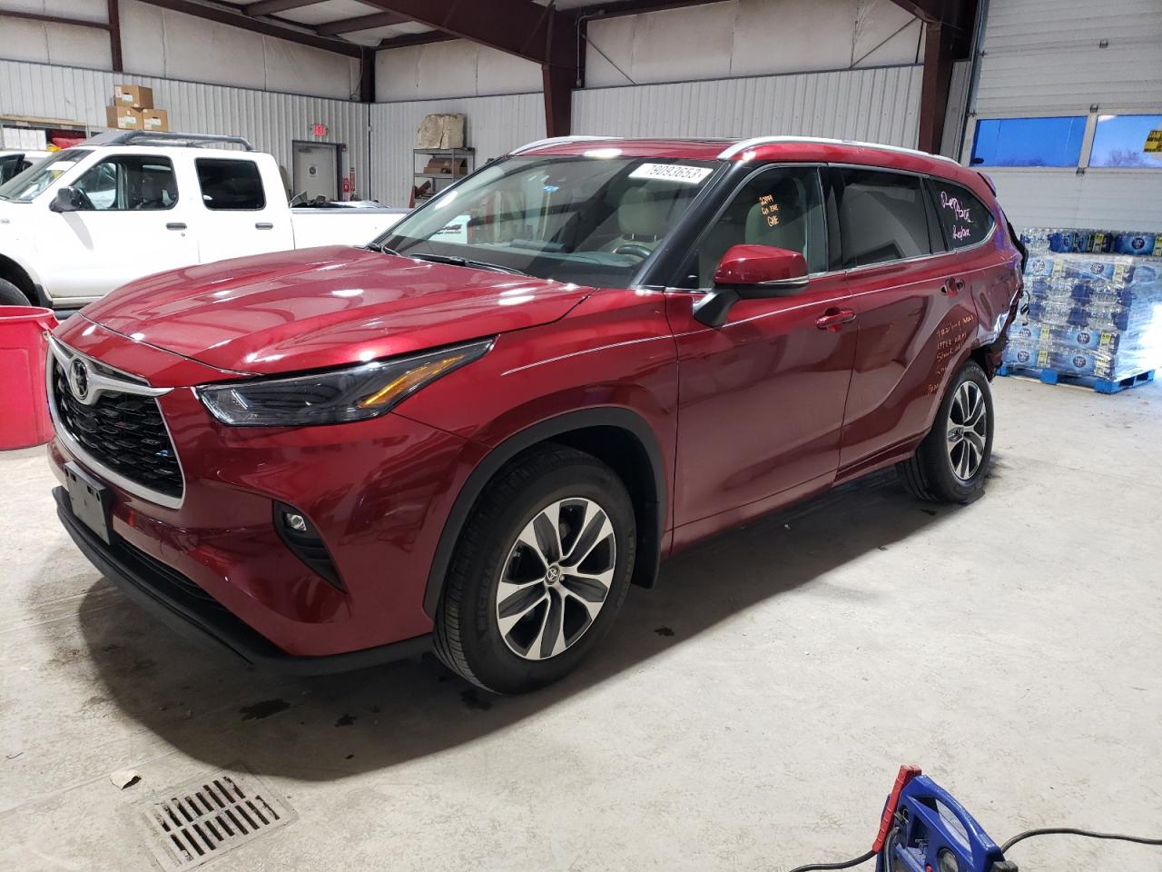 2022 TOYOTA HIGHLANDER XLE VIN:5TDGZRBHXNS195959