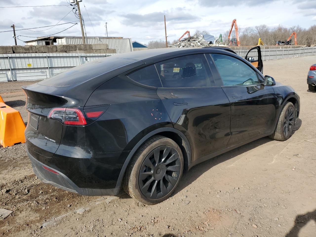 2024 TESLA MODEL Y  VIN:7SAYGDEE1RA305600