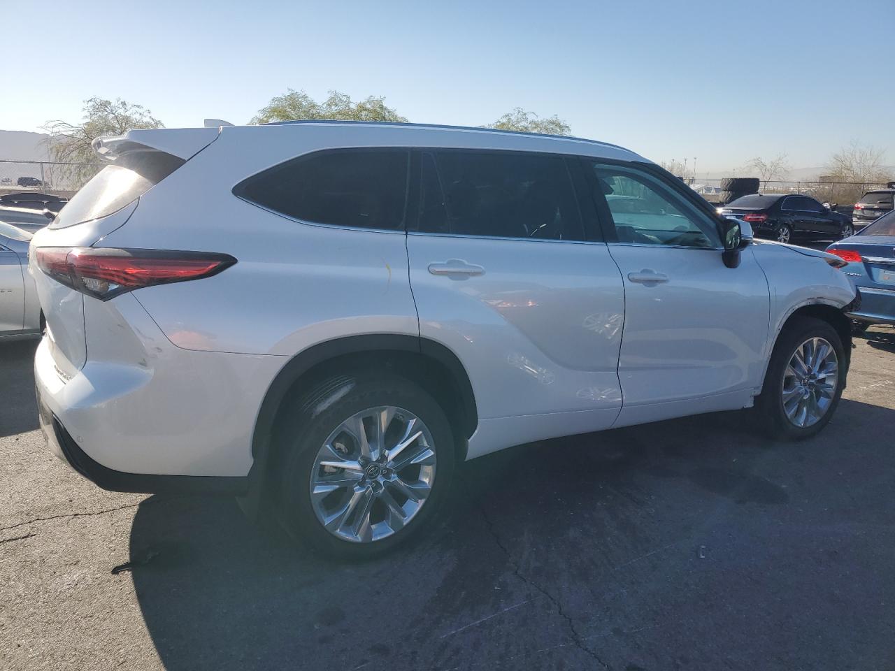 2022 TOYOTA HIGHLANDER LIMITED VIN:5TDDZRBH8NS214821