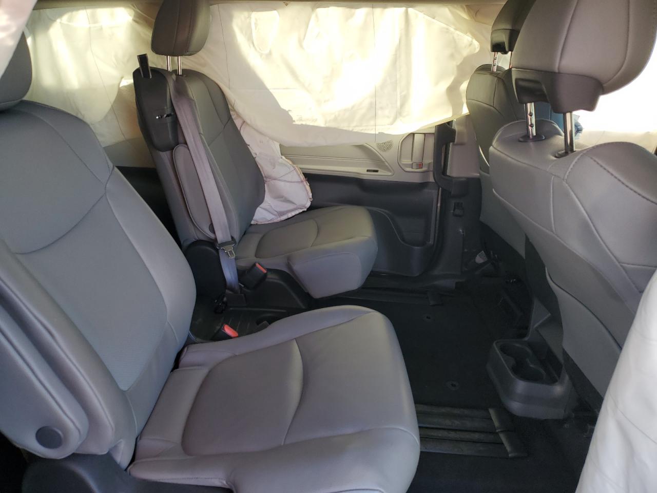 2022 TOYOTA SIENNA XLE VIN:5TDYRKEC1NS098418