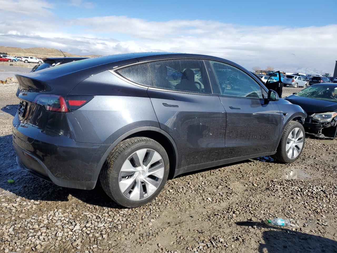 2024 TESLA MODEL Y  VIN:7SAYGDEE8RA234184
