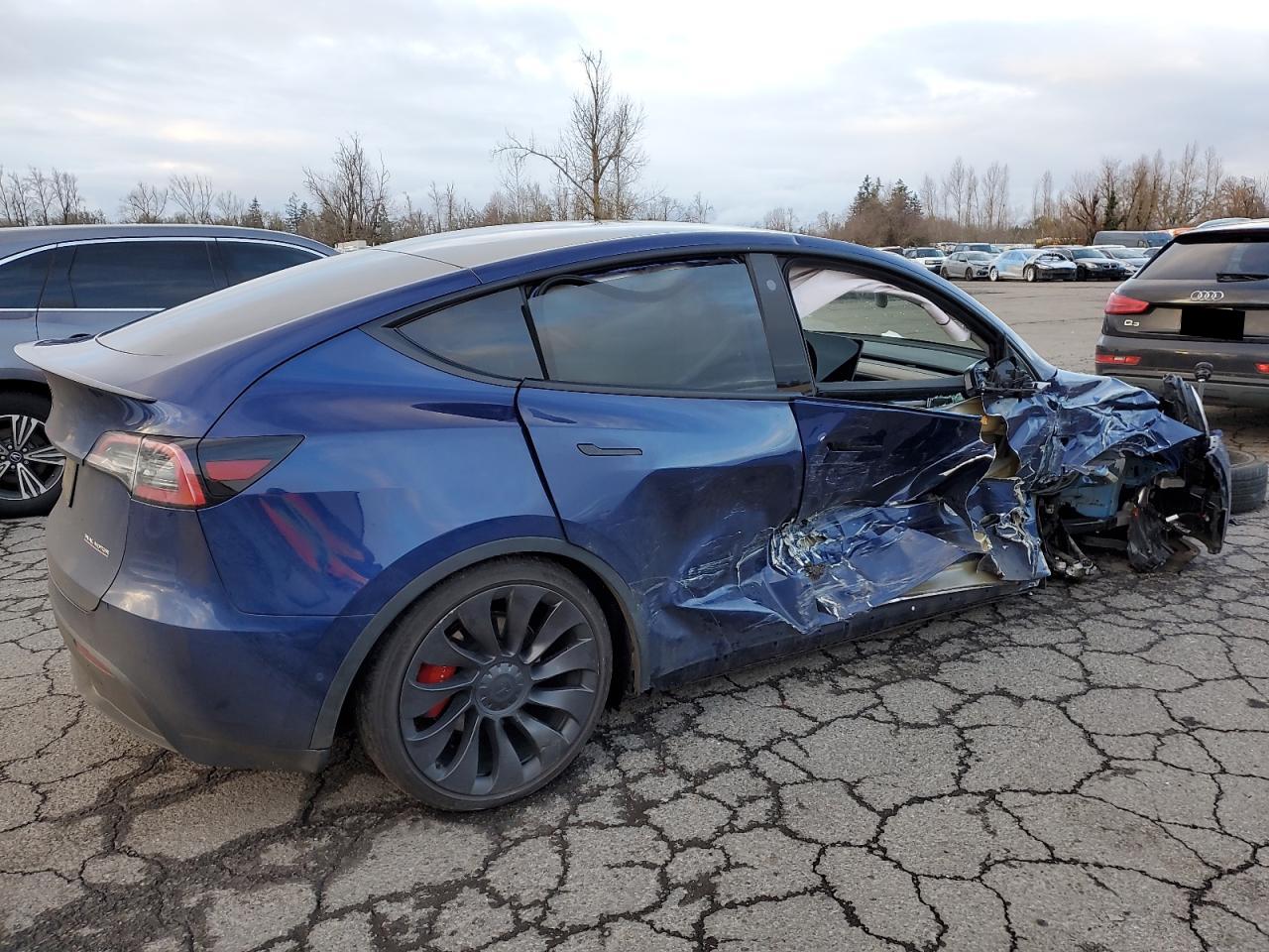 2022 TESLA MODEL Y  VIN:7SAYGDEF9NF400038