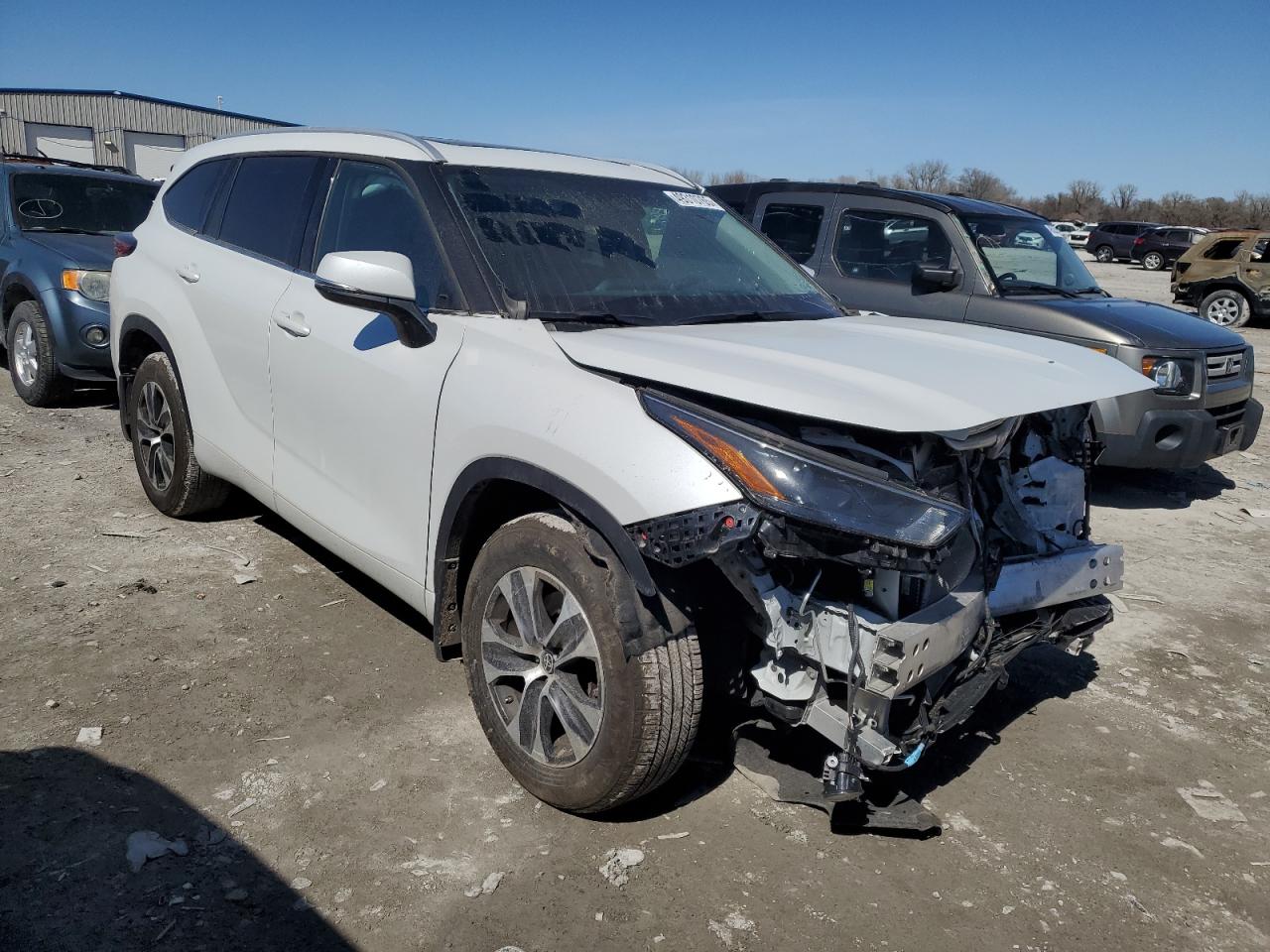 2022 TOYOTA HIGHLANDER XLE VIN:5TDGZRBH7NS592576