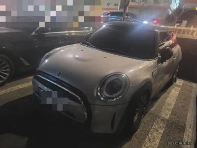 2022 MINI Cooper VIN: