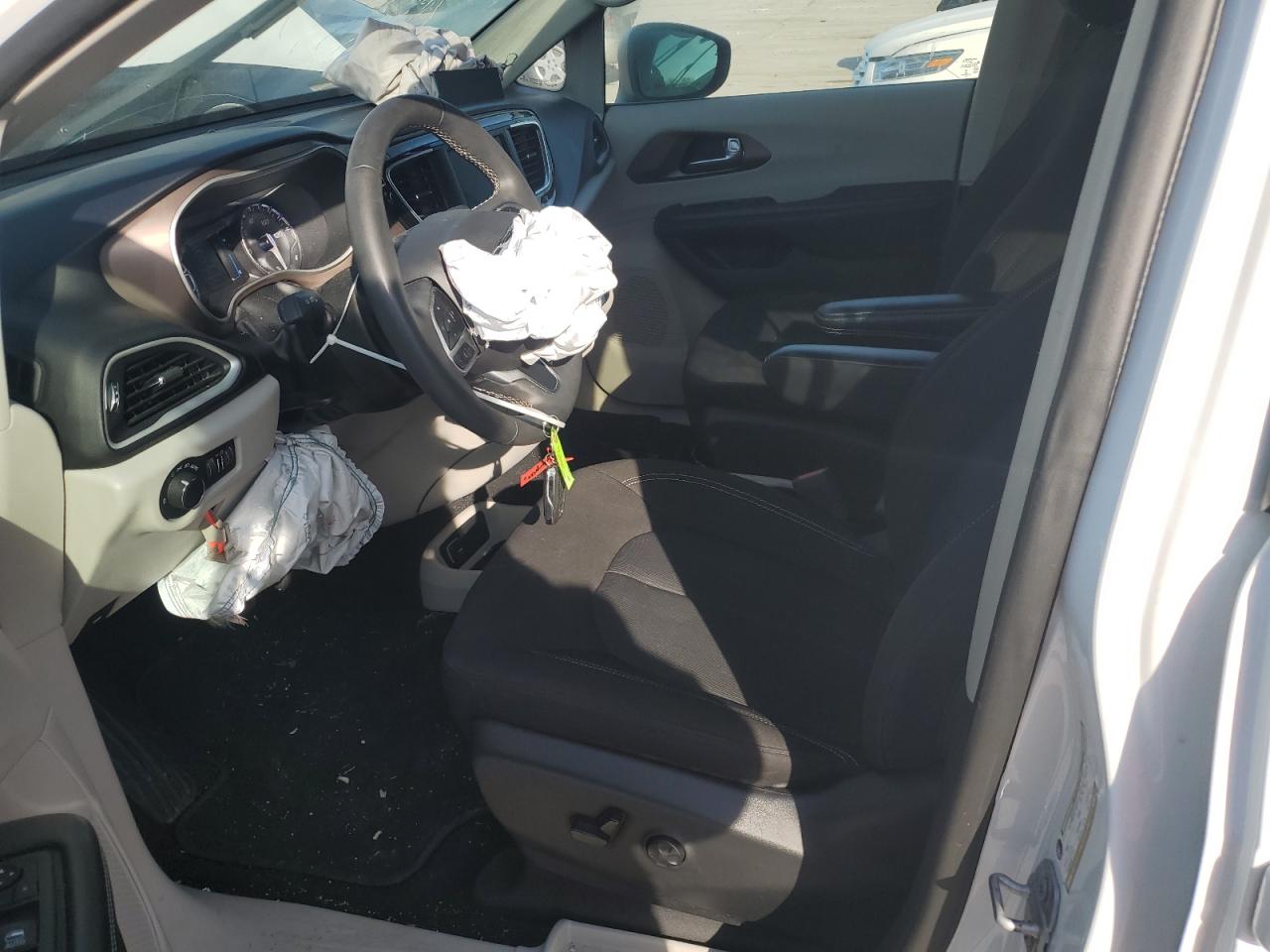 2022 CHRYSLER VOYAGER LX VIN:2C4RC1CG0NR166013