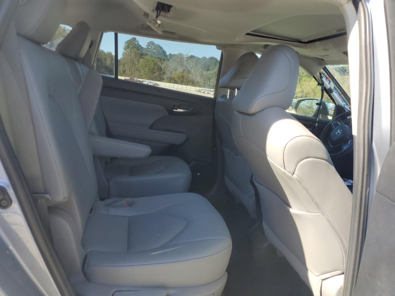 2022 TOYOTA HIGHLANDER XLE VIN:5TDGZRAH0NS105770