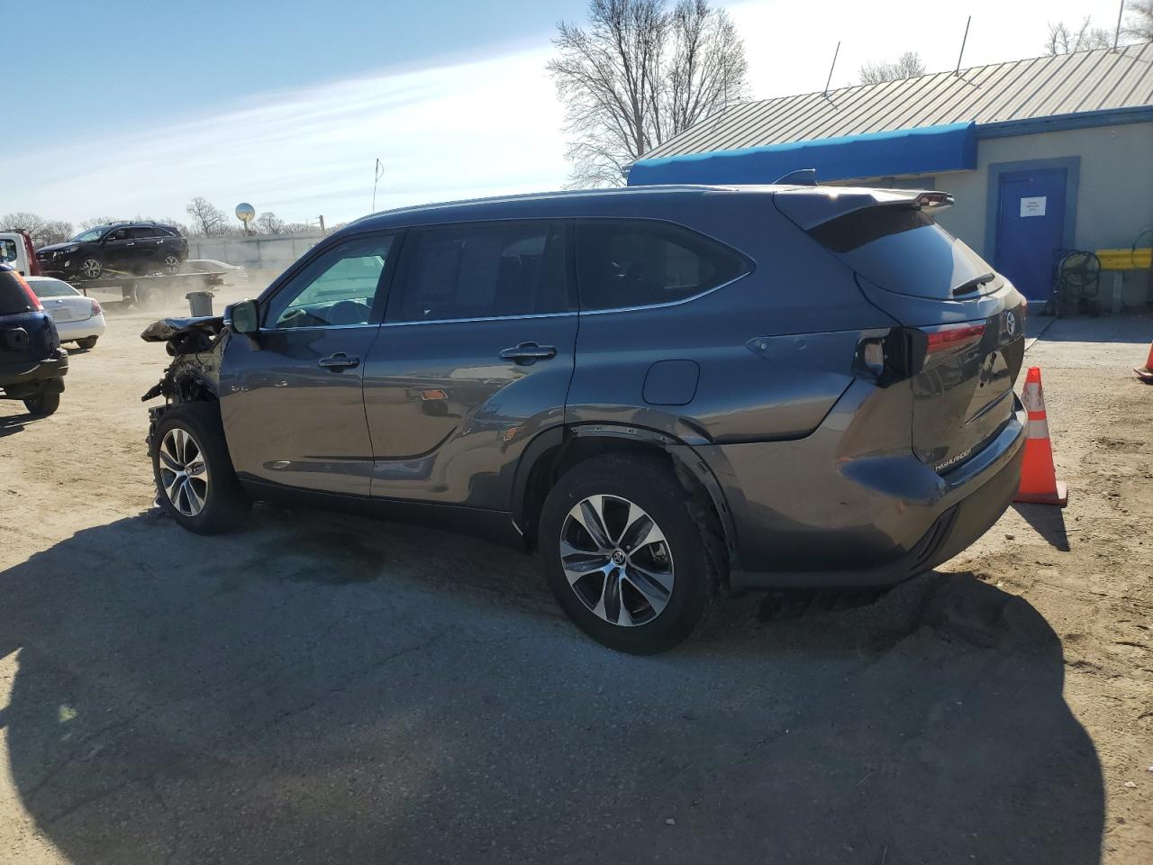 2022 TOYOTA HIGHLANDER XLE VIN:5TDGZRBH5NS560094