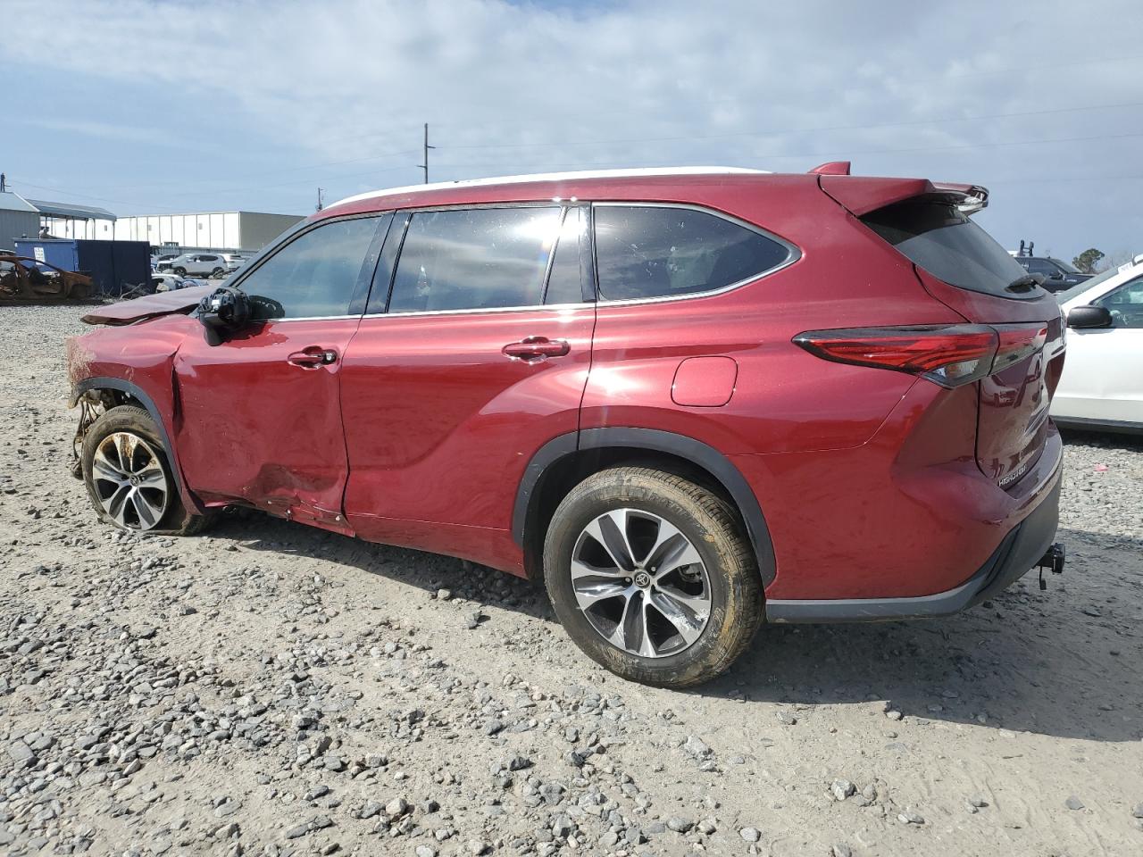 2022 TOYOTA HIGHLANDER XLE VIN:5TDGZRAH6NS553429