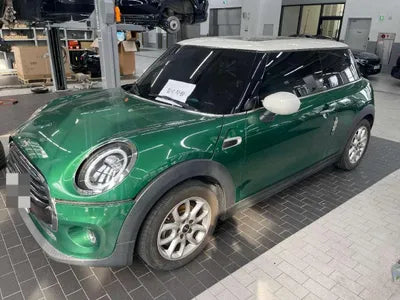 2021 MINI Cooper VIN: