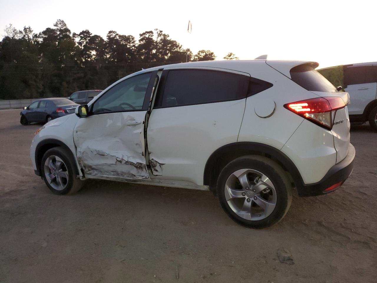 2022 HONDA HR-V LX VIN:3CZRU5H38NM714772
