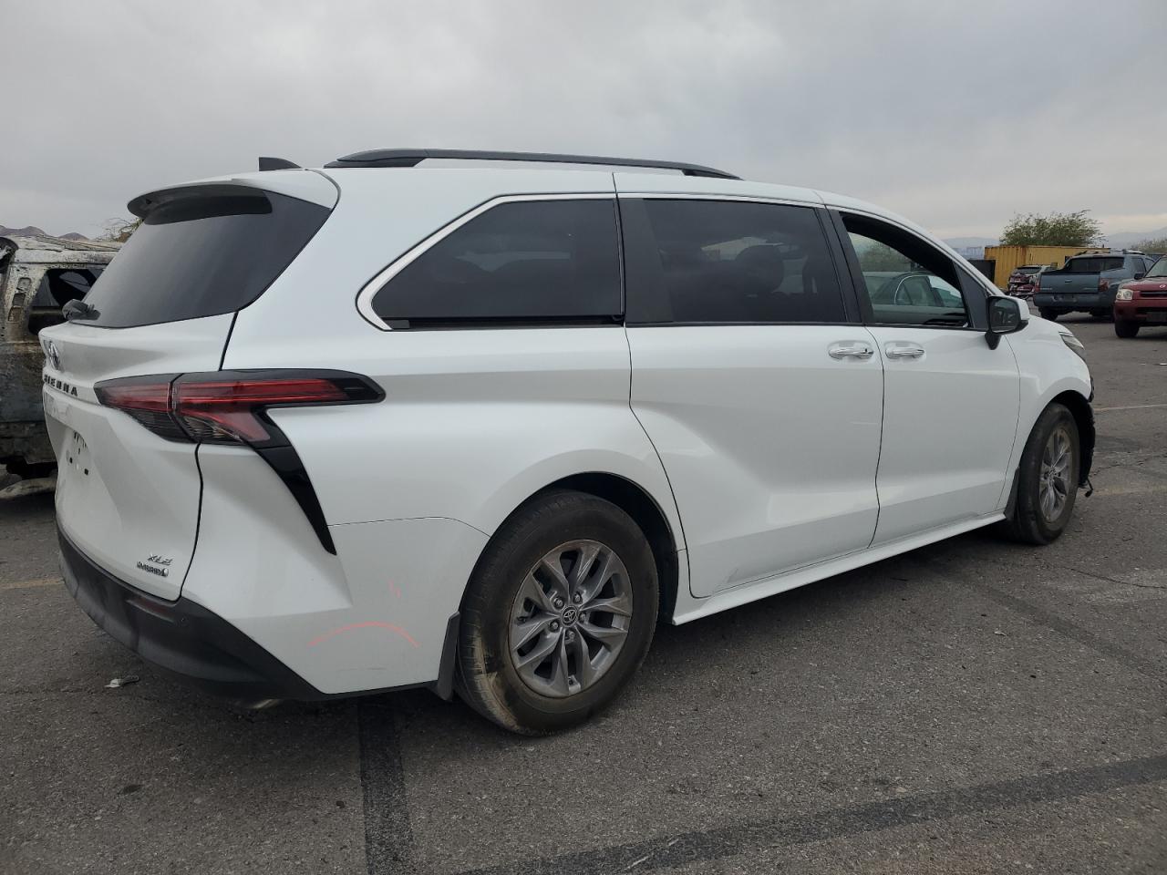 2022 TOYOTA SIENNA XLE VIN:5TDJRKEC2NS133436