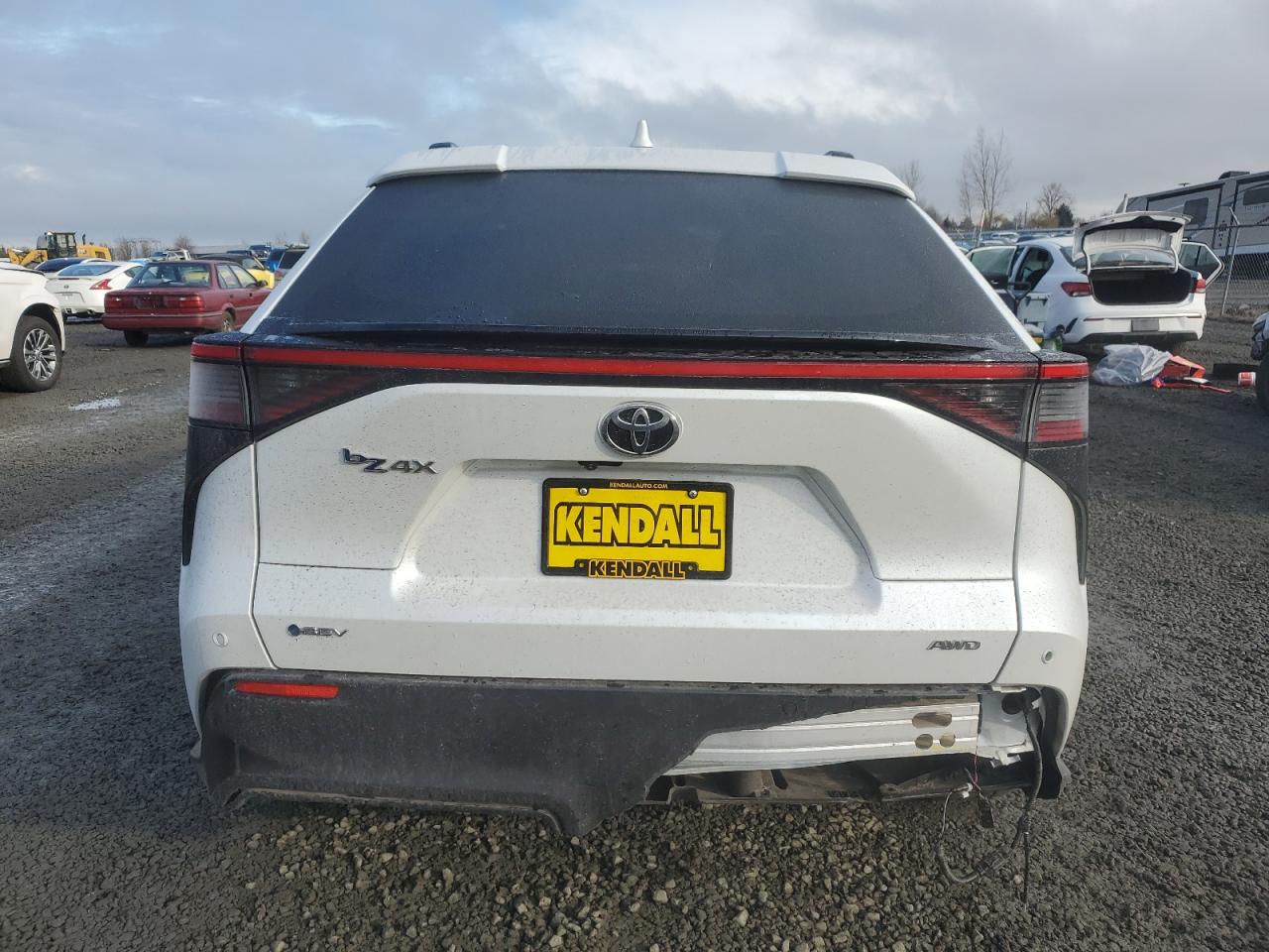 2024 TOYOTA BZ4X XLE VIN:JTMABACA9RA068930
