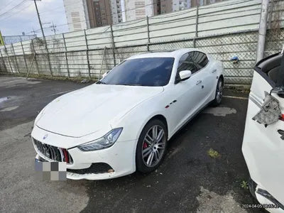 2017 Maserati Ghibli VIN: