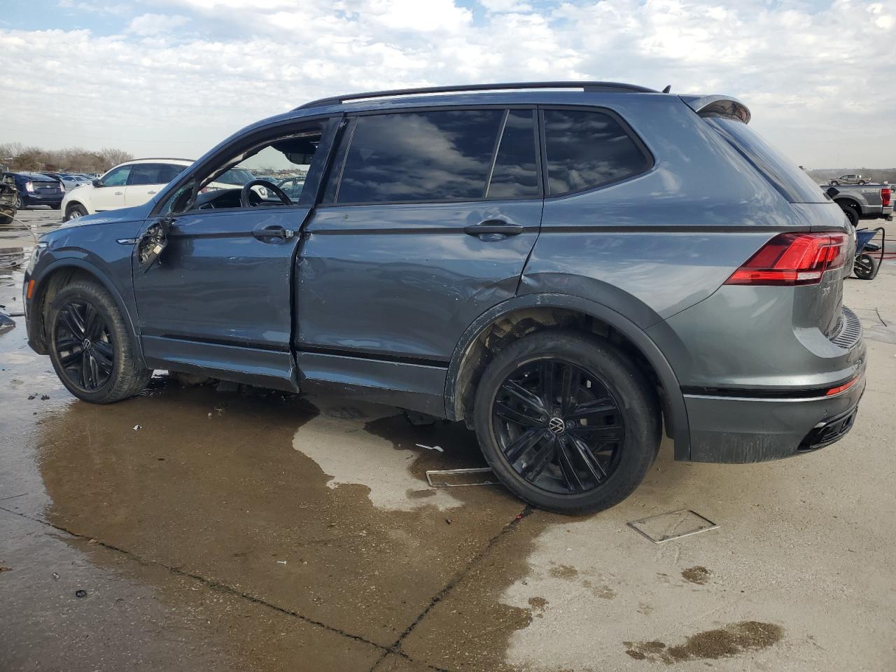 2022 VOLKSWAGEN TIGUAN SE R-LINE BLACK VIN:3VVCB7AX1NM173057