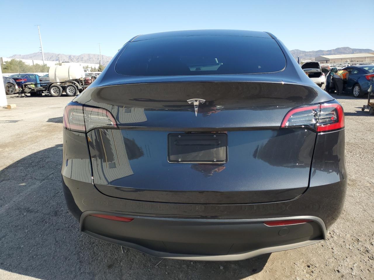 2024 TESLA MODEL Y  VIN:7SAYGDED4RF017872