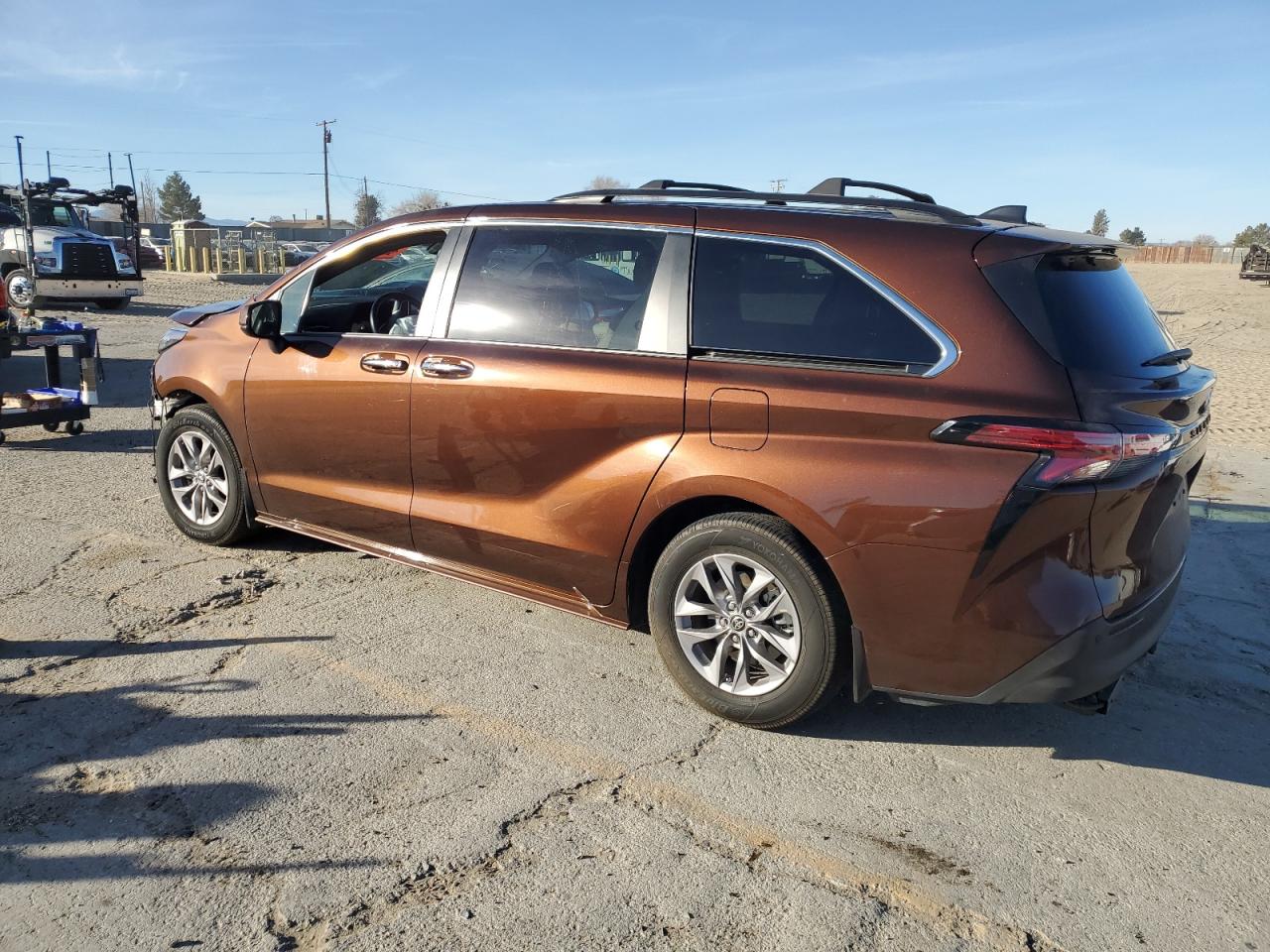 2022 TOYOTA SIENNA XLE VIN:5TDJRKEC7NS090079