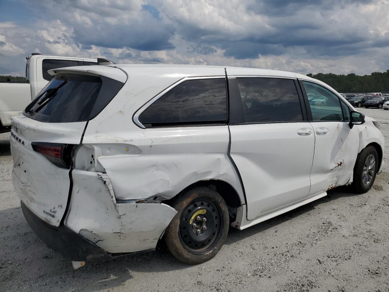 2022 TOYOTA SIENNA LE VIN:5TDKRKEC3NS116634