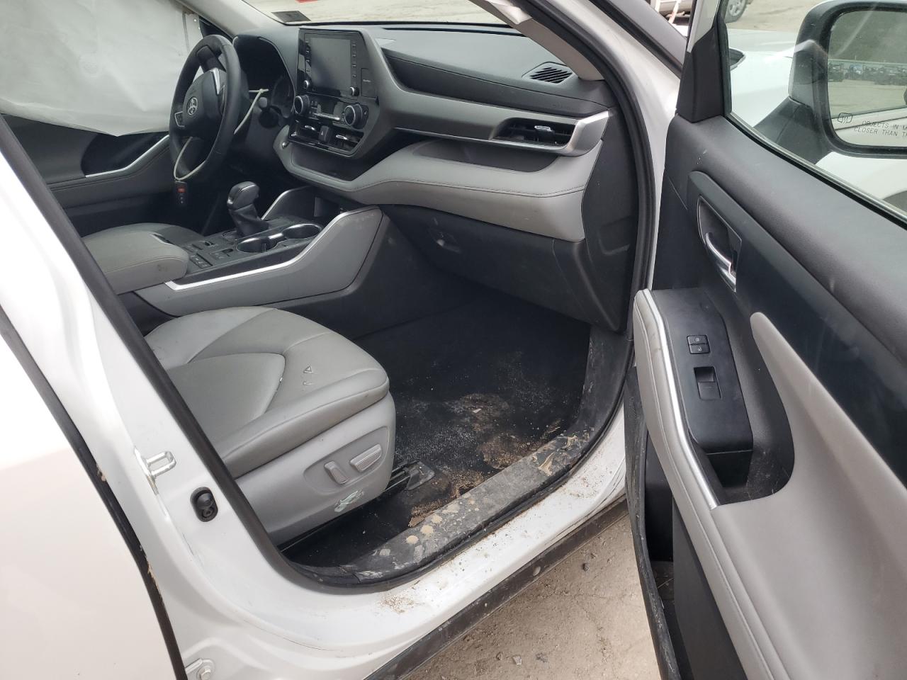2022 TOYOTA HIGHLANDER XLE VIN:5TDGZRBH4NS576979