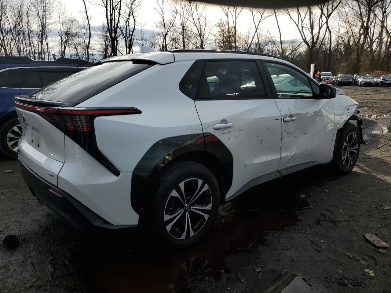 2024 TOYOTA BZ4X XLE VIN:JTMABACA1RA053564