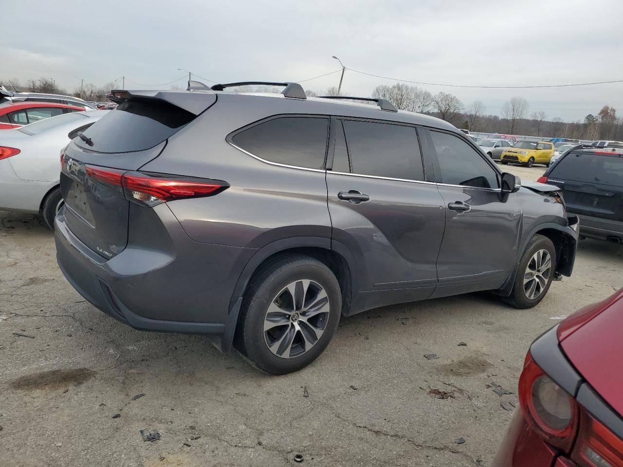 2022 TOYOTA HIGHLANDER XLE VIN:5TDGZRBH5NS561374