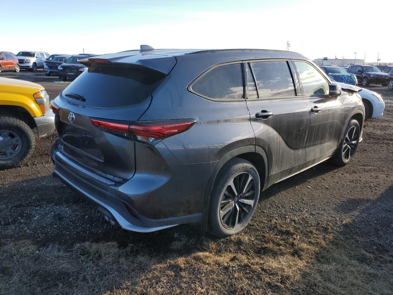 2022 TOYOTA HIGHLANDER XSE VIN:5TDLZRBH7NS194623