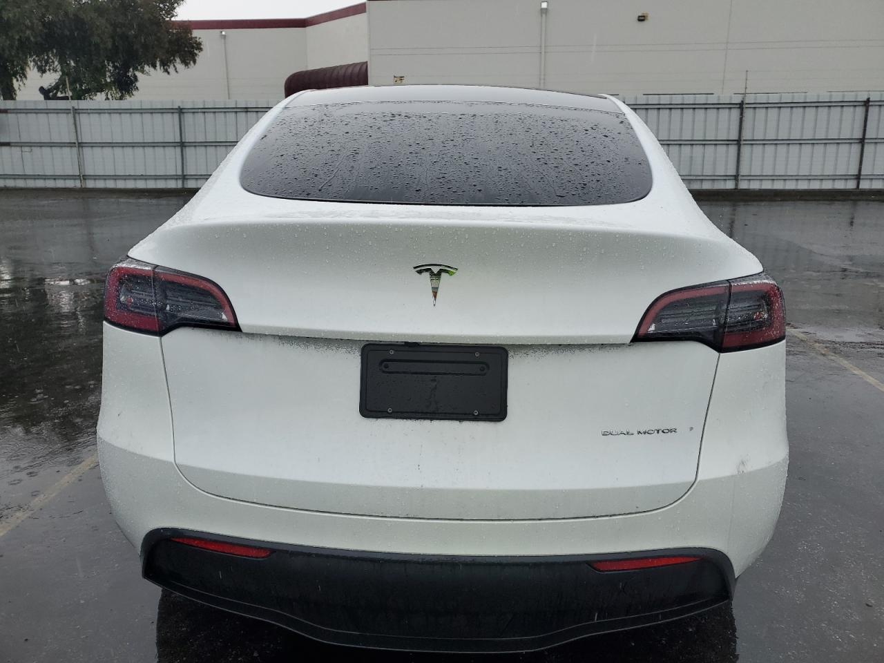 2024 TESLA MODEL Y  VIN:7SAYGAEE3RF127934