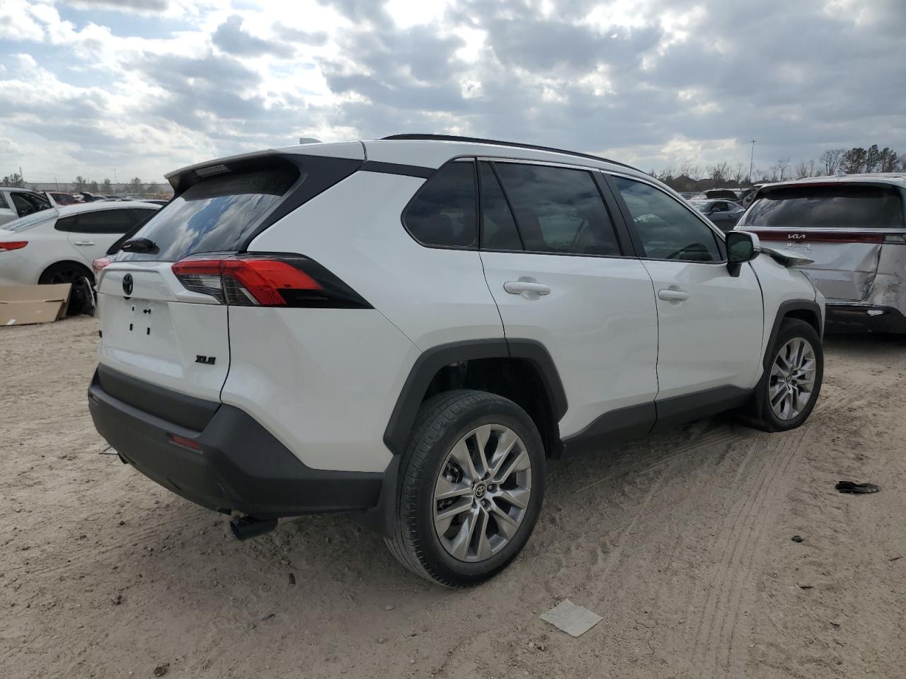 2024 TOYOTA RAV4 XLE PREMIUM VIN:2T3C1RFV3RW352290