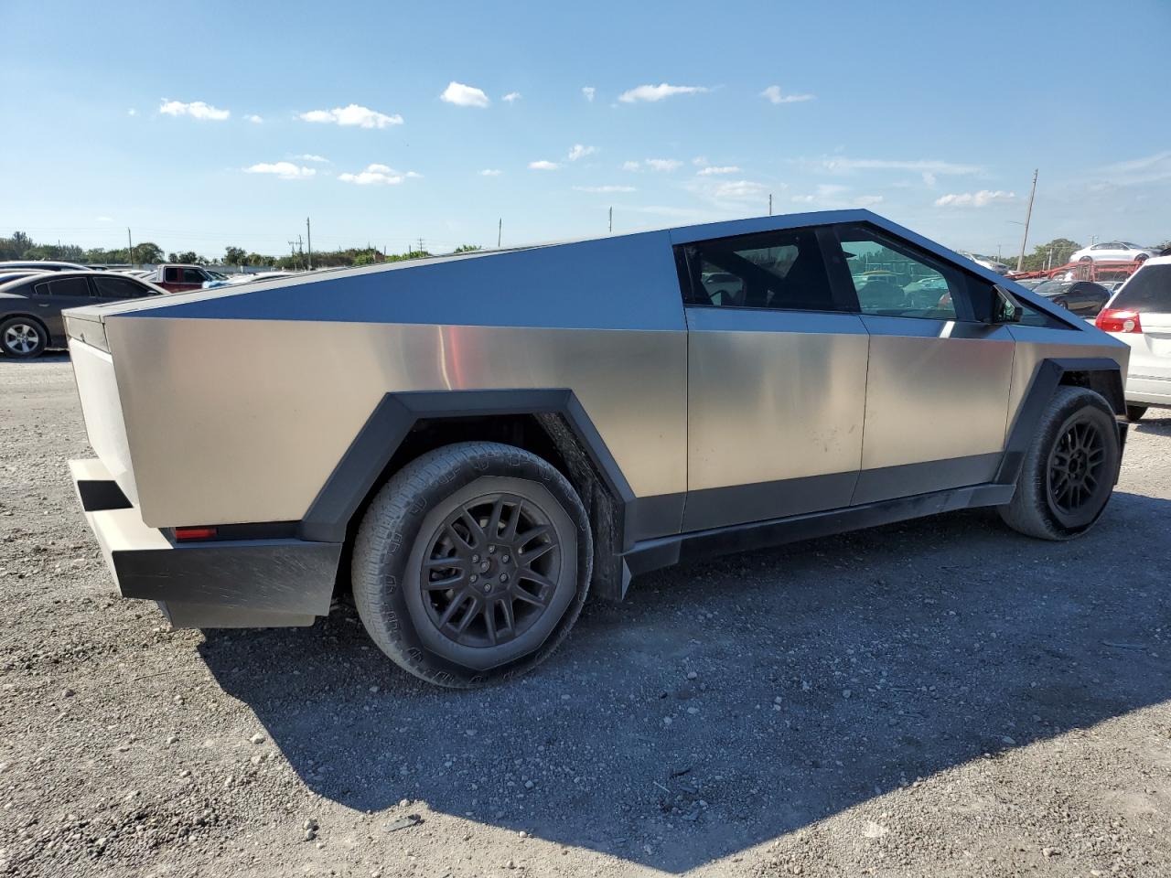 2024 TESLA CYBERTRUCK  VIN:7G2CEHEDXRA051815