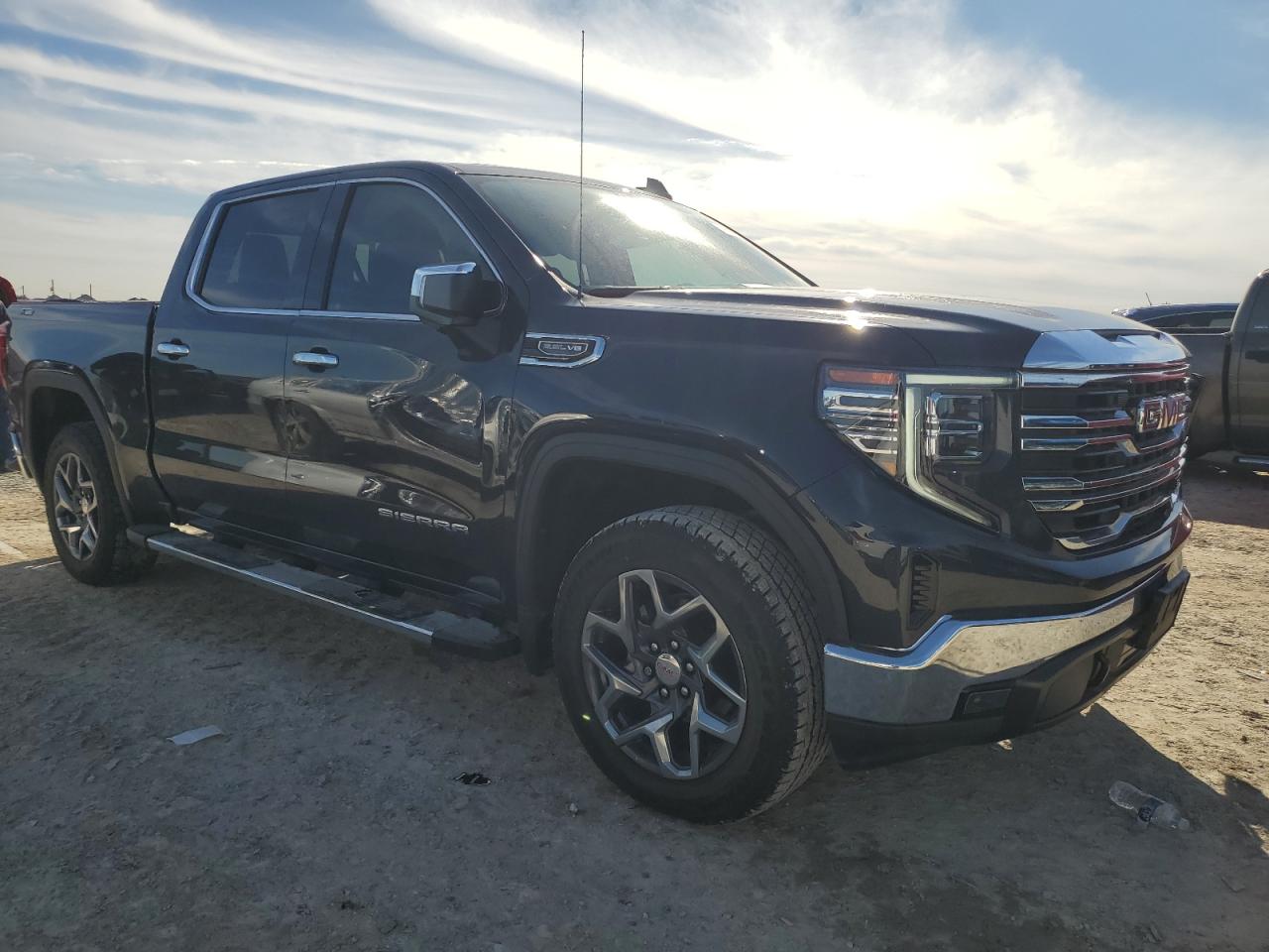 2022 GMC SIERRA K1500 SLT VIN:1GTUUDED1NZ645588