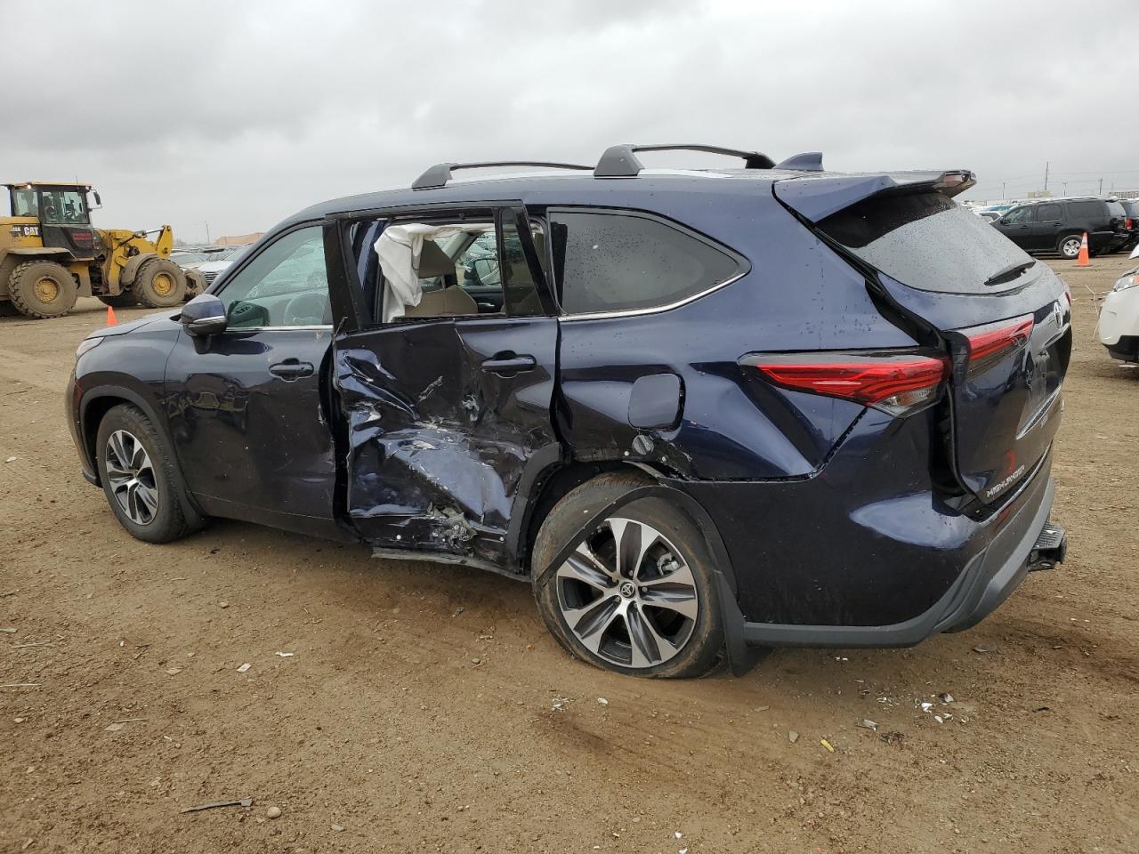 2022 TOYOTA HIGHLANDER XLE VIN:5TDHZRBH4NS596735