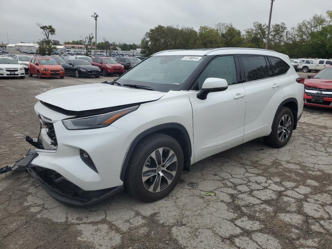 2022 TOYOTA HIGHLANDER XLE VIN:5TDHZRBH7NS235919