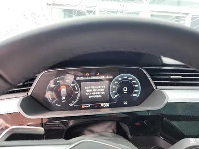 2022 Audi e-tron VIN: