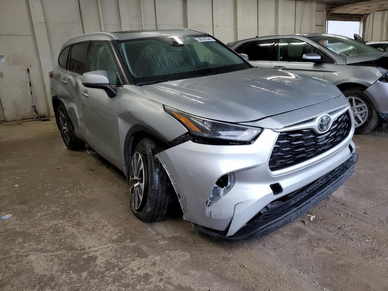 2022 TOYOTA HIGHLANDER XLE VIN:5TDGZRBH3NS590470