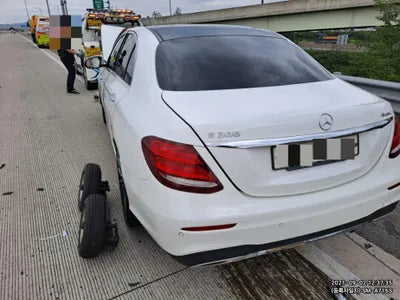 2017 Mercedes-Benz E 300 WDDZF4KB2HA275991 VIN:WDDZF4KB2HA275991