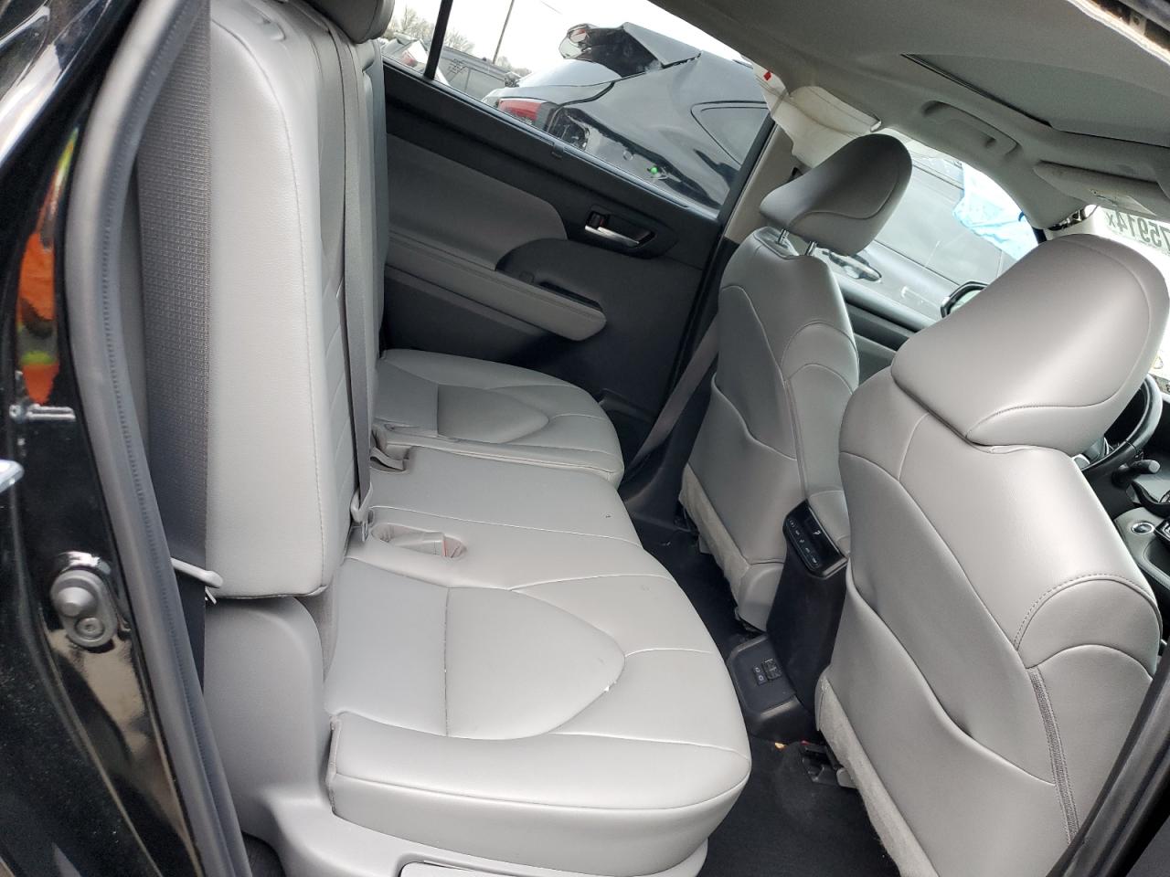 2022 TOYOTA HIGHLANDER XLE VIN:5TDGZRBH3NS570302