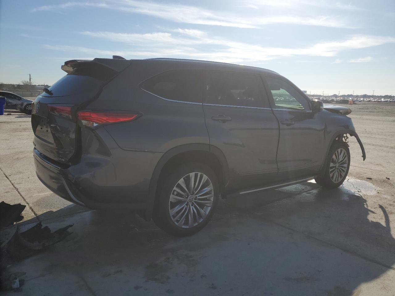 2022 TOYOTA HIGHLANDER PLATINUM VIN:5TDFZRAH4NS124236