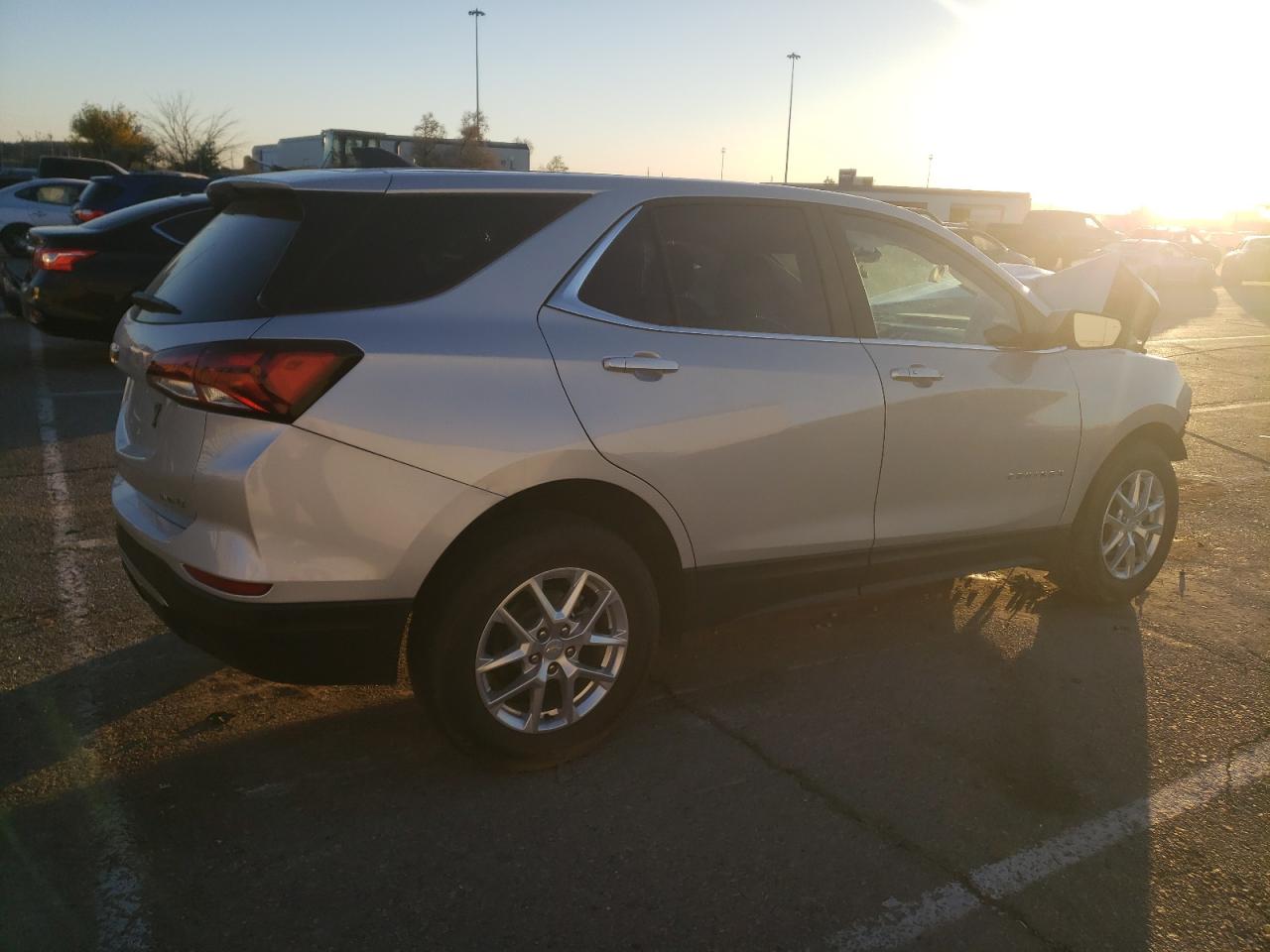 2022 CHEVROLET EQUINOX LT VIN:2GNAXTEV6N6110370