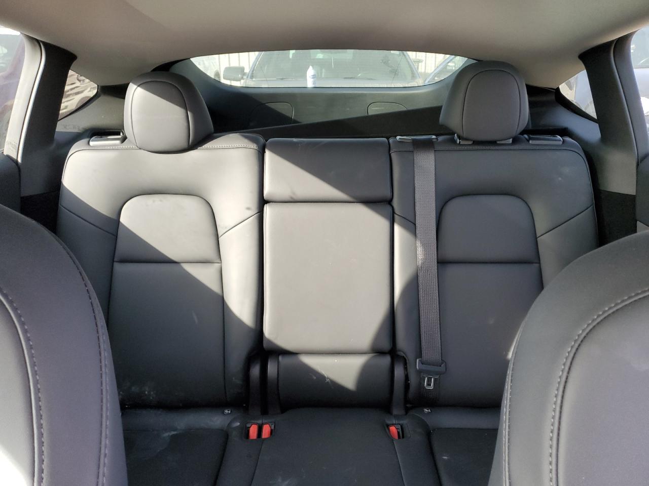 2024 TESLA MODEL Y  VIN:7SAYGDEE4RA281227