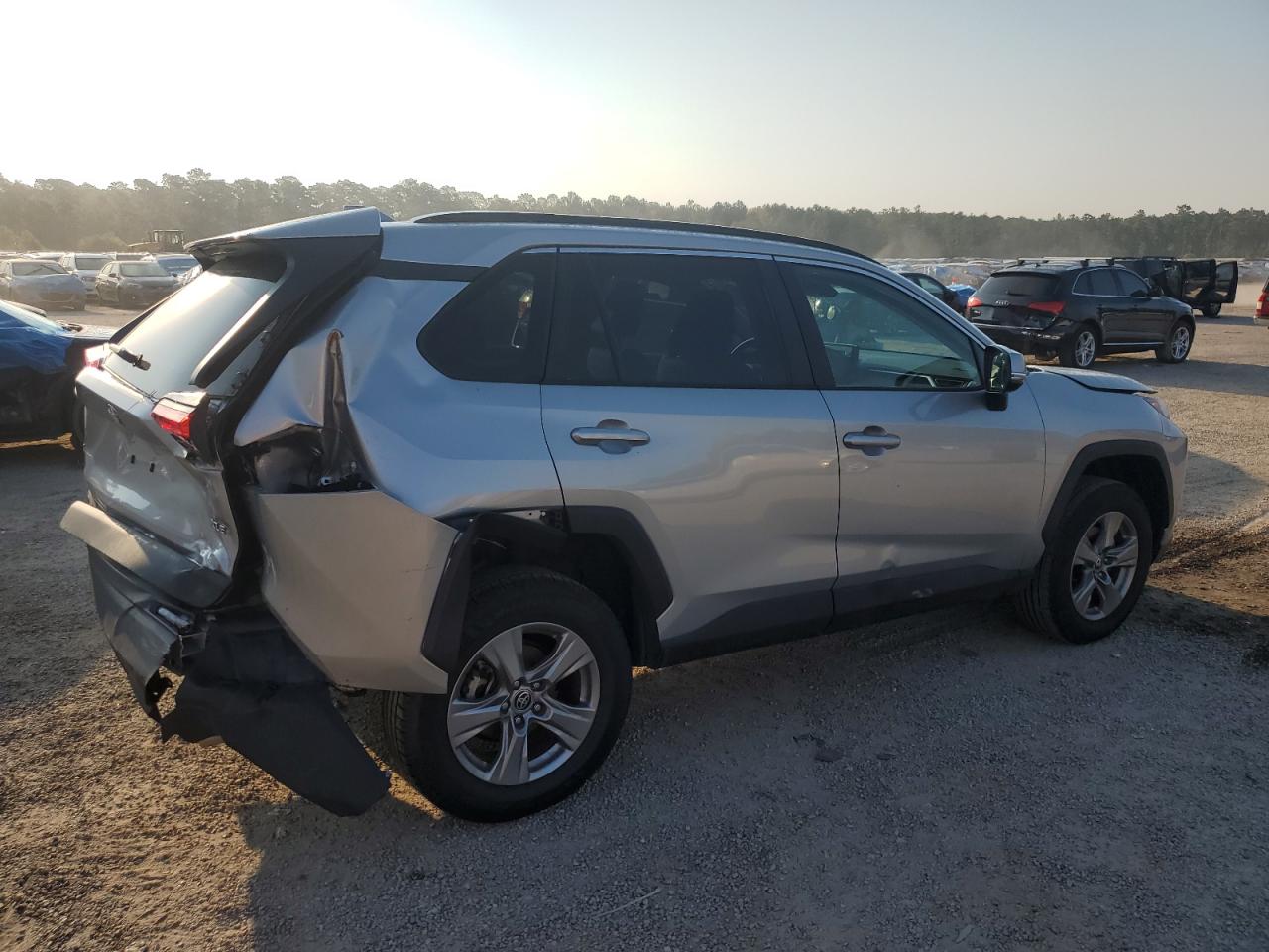 2022 TOYOTA RAV4 XLE VIN:2T3W1RFV3NW189728