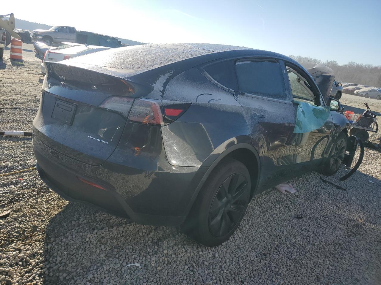 2024 TESLA MODEL Y  VIN:7SAYGDEE5RA322853