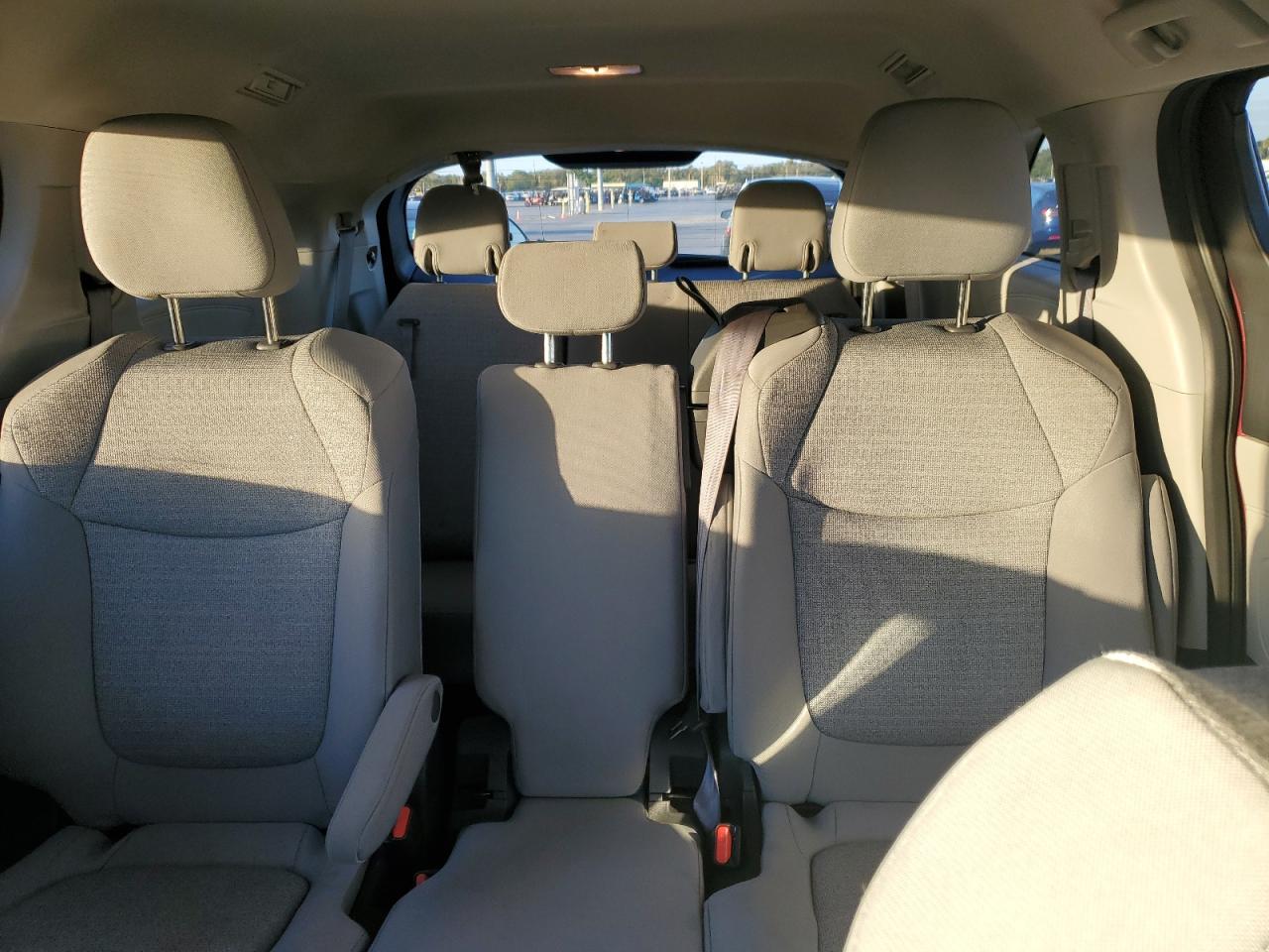 2022 TOYOTA SIENNA LE VIN:5TDKRKEC1NS101677