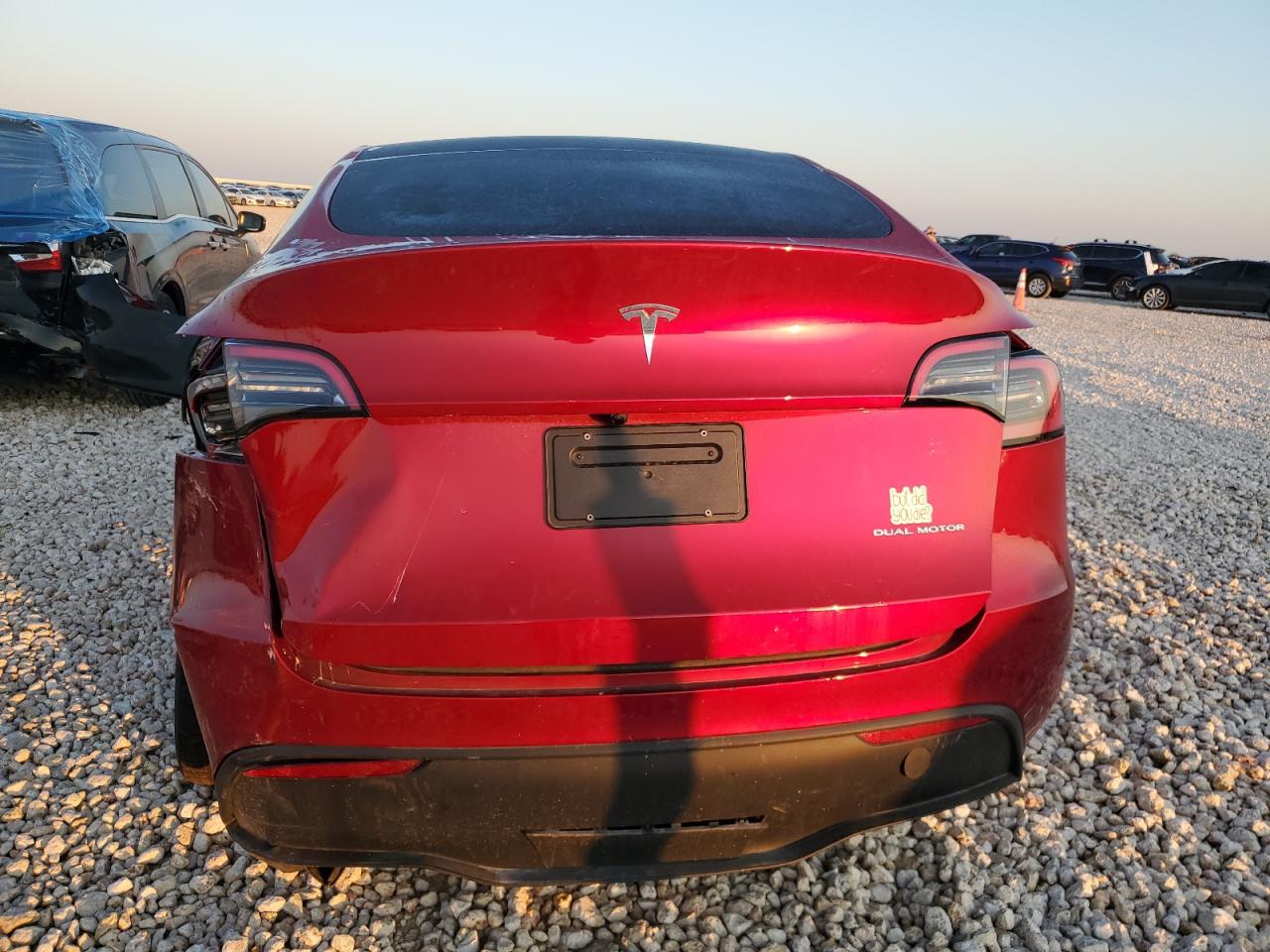 2024 TESLA MODEL Y  VIN:7SAYGDEE1RA250727