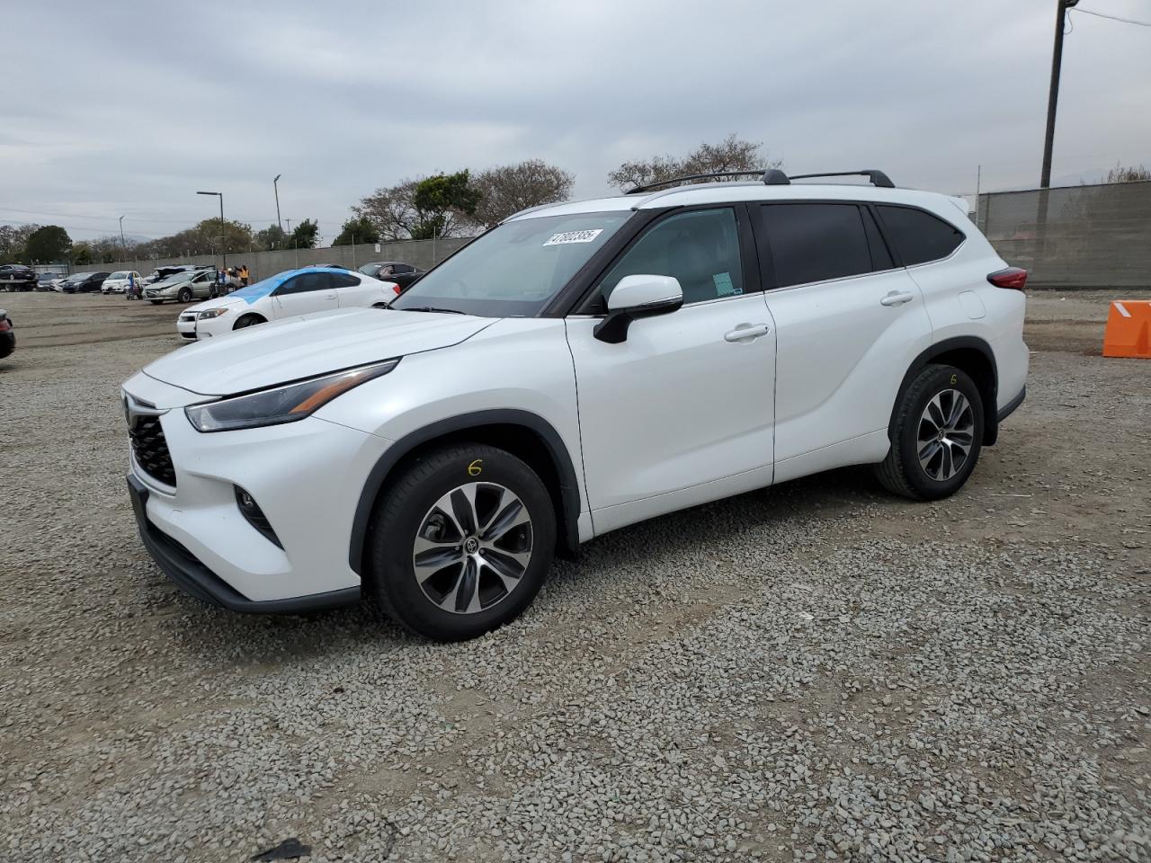 2022 TOYOTA HIGHLANDER XLE VIN:5TDHZRAH5NS549148